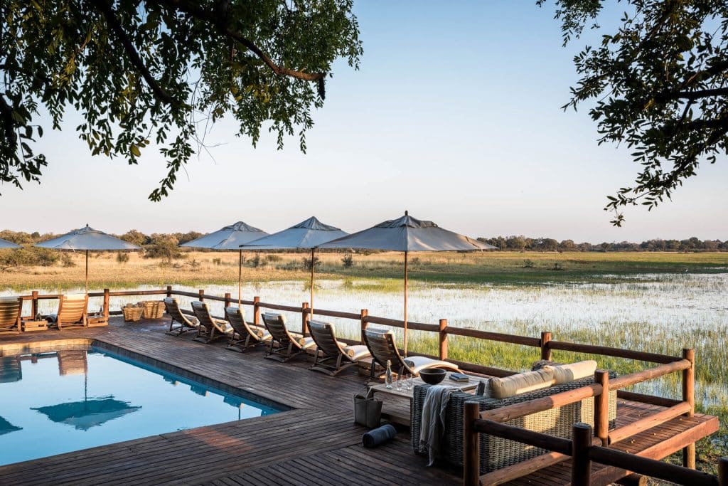 Terrasse des Chief's Camp im Okavango Delta, Luxus Safari Botswana