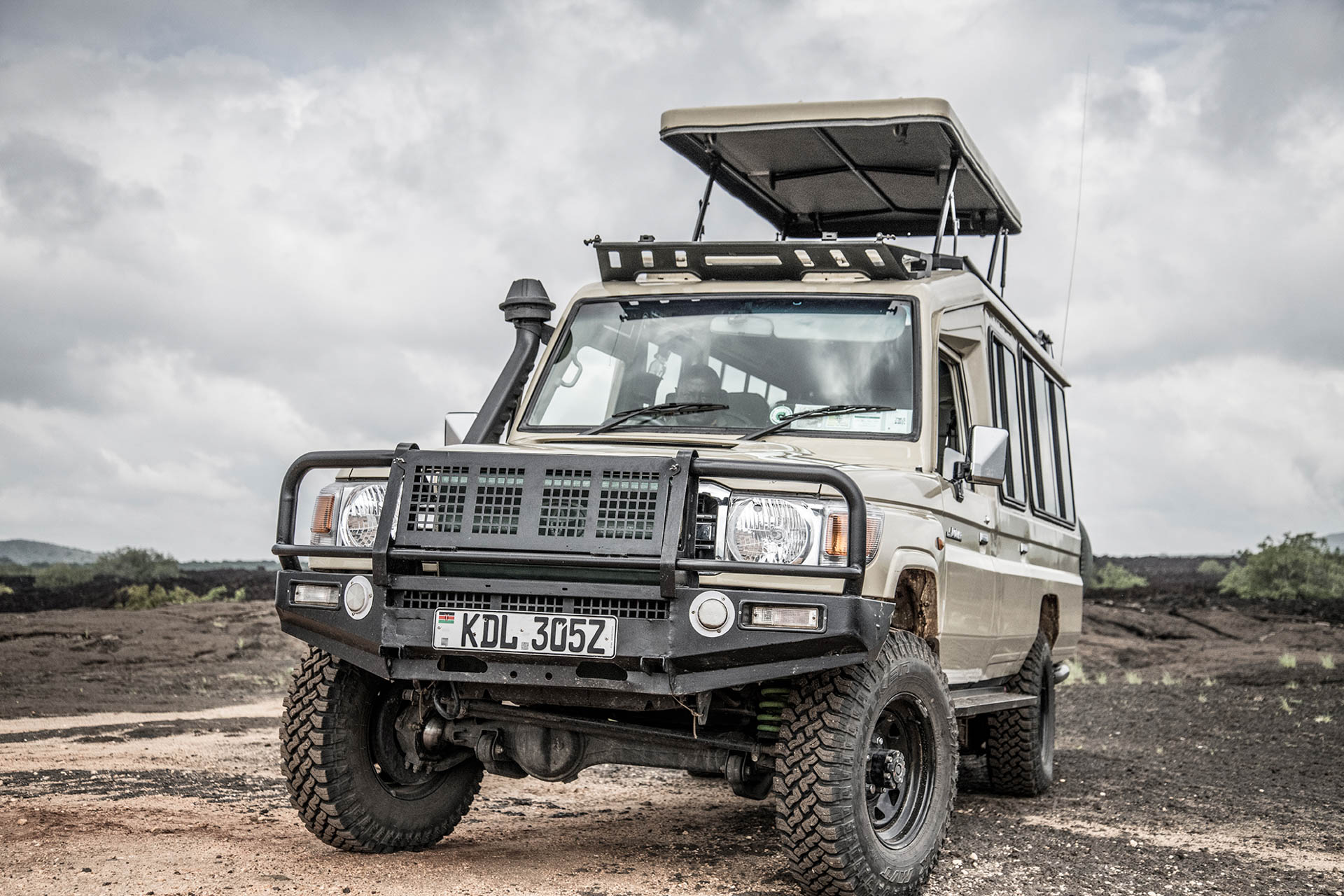 4x4 Safari-Fahrzeug auf einer Safari in Kenia