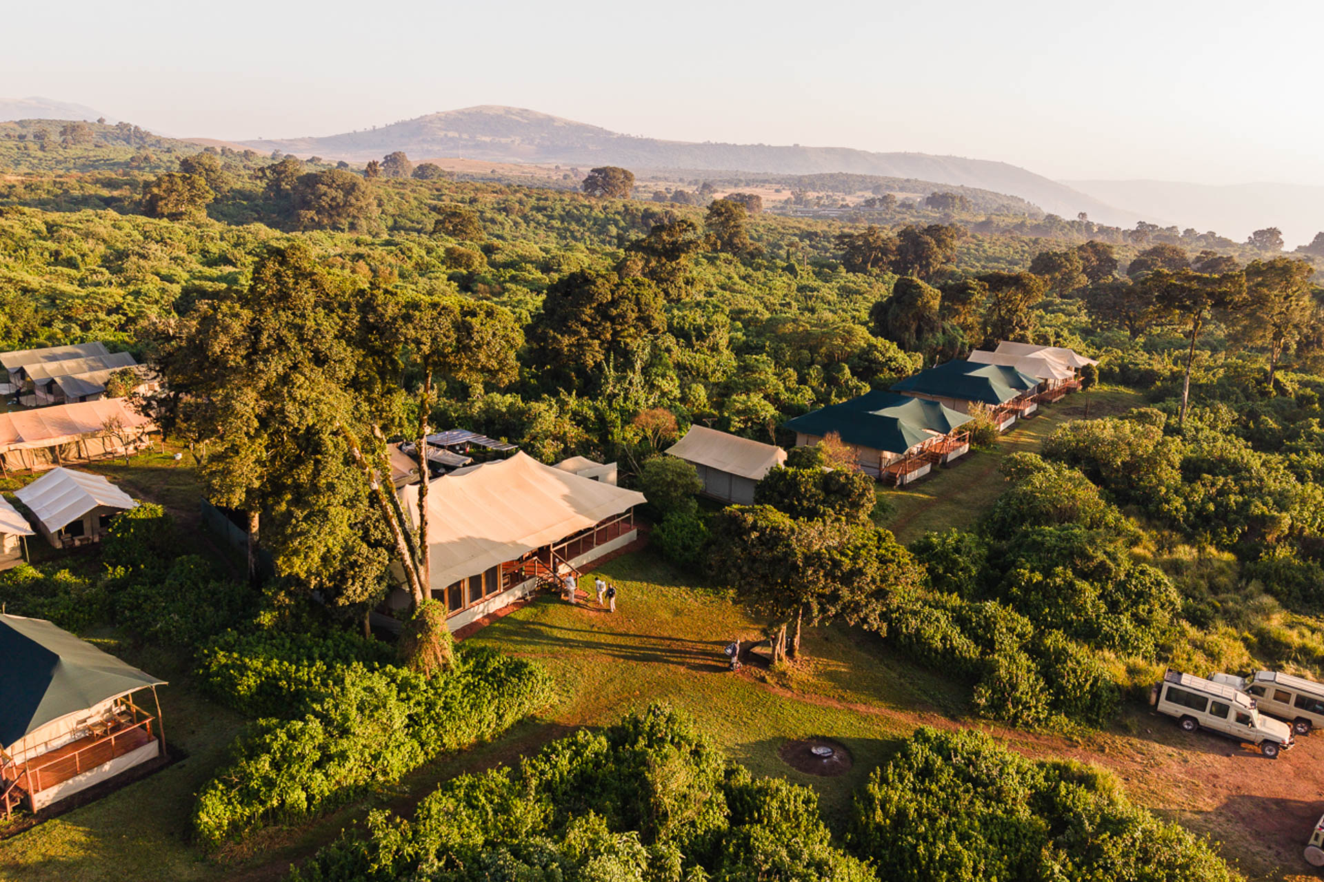 Angata Ngorongoro Camp, Zelte im REgenwald von oben, Ngorongoro Krater, Tansania